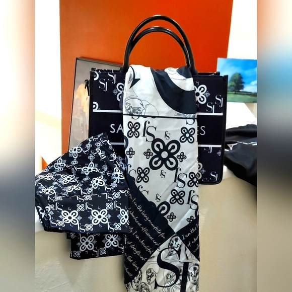 Sassy Jones Bespoke Tote - Picture 11 of 12